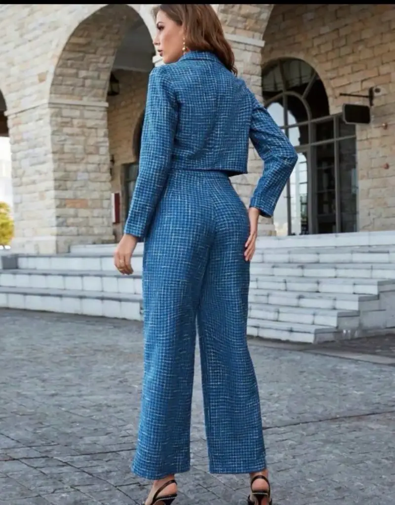 Conjunto de pantalón y chaqueta azul elegante - 3