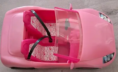 Auto de juguete rosa para muñecas - miniatura 1