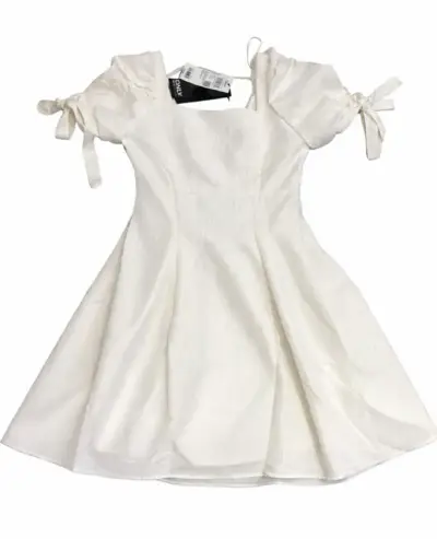 Vestido blanco con mangas abullonadas - miniatura 1