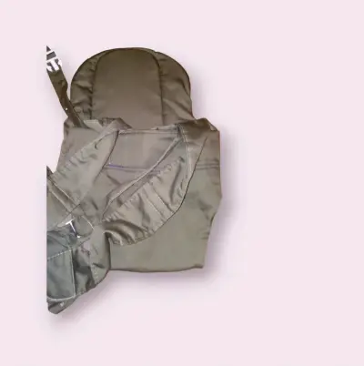Mochila portabebé ergonómica verde - miniatura 2