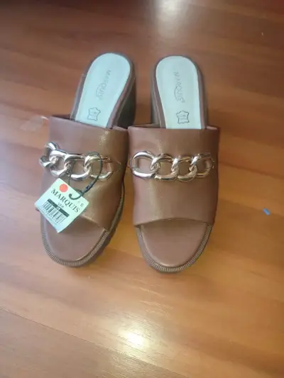 Sandalias planas marrones con cadena Marquis - miniatura 1