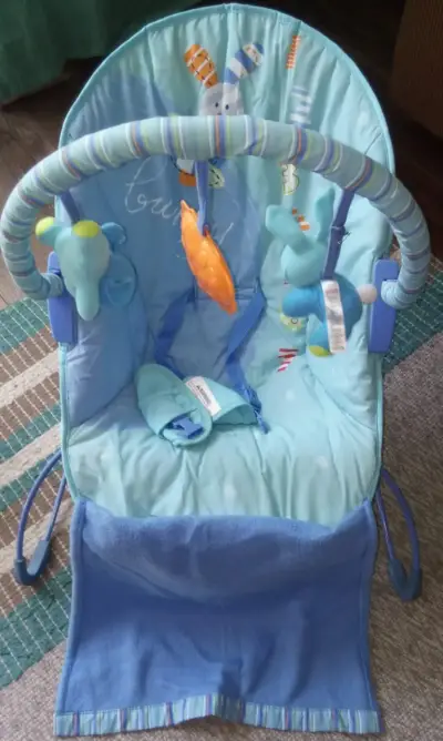Silla mecedora para bebé con juguetes colgantes - miniatura 4