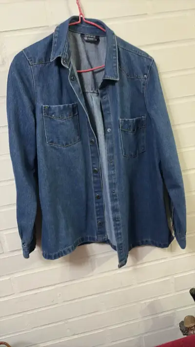 Chaqueta de mezclilla azul para mujer - miniatura 1