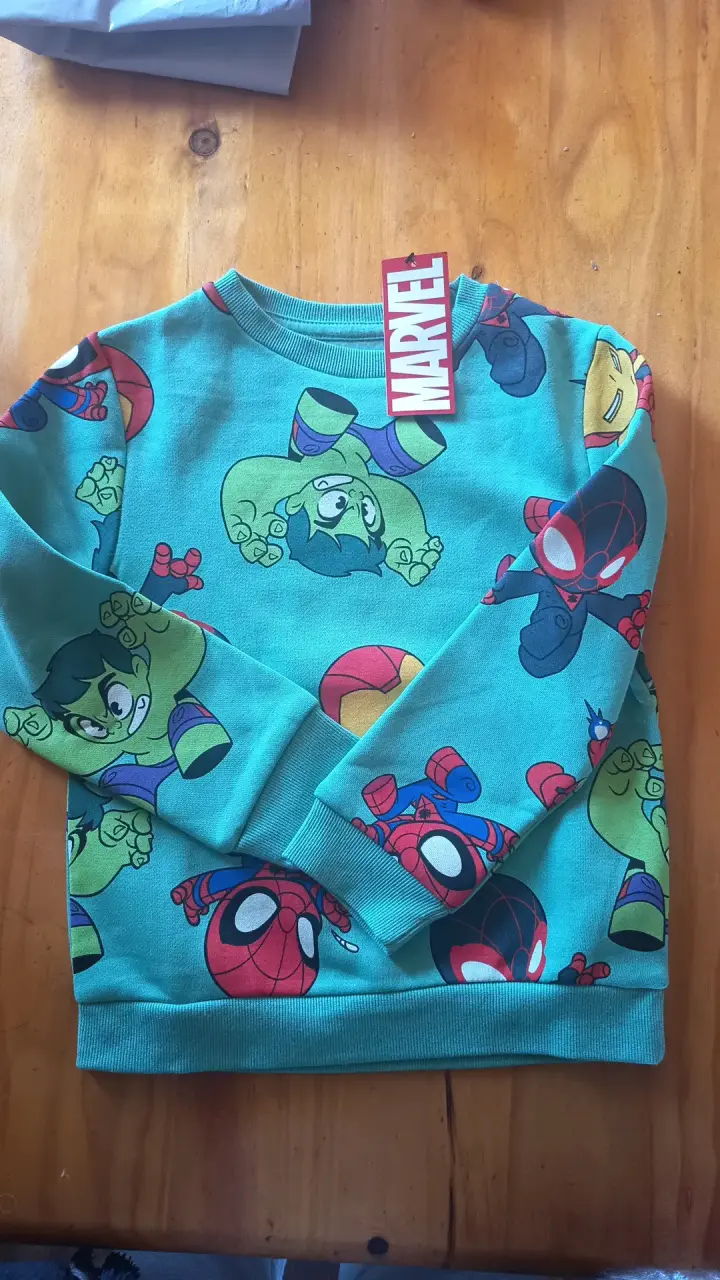 Polerón infantil Marvel con estampado de superhéroes
