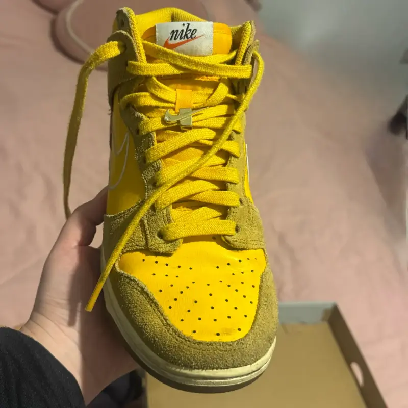 Zapatillas Nike Dunk High amarillas y marrones - 3