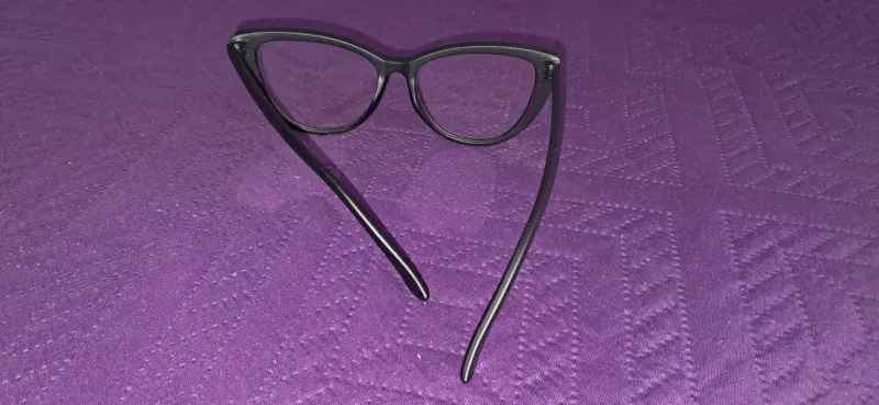 Gafas de marco negro estilo cat-eye - 2