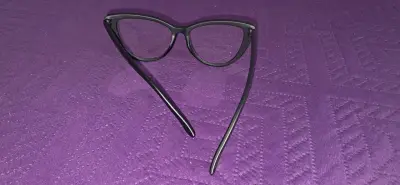 Gafas de marco negro estilo cat-eye - miniatura 2