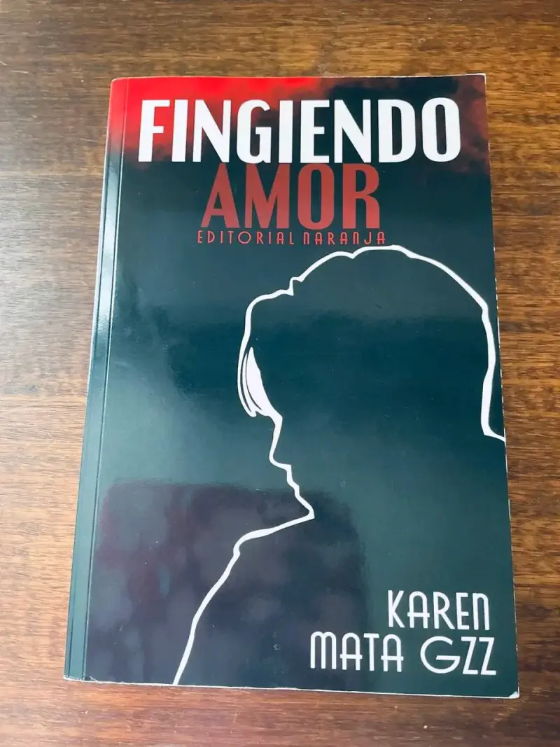 Libro 'Fingiendo Amor' de Karen Mata GZZ