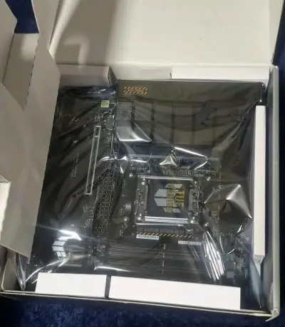 Placa Madre ASUS TUF Gaming B650M-PLUS WiFi - miniatura 2