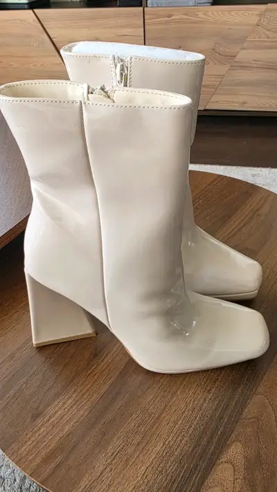 Botines de tacón beige con cierre lateral - miniatura 1