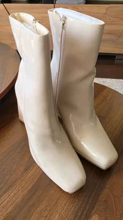 Botines de tacón beige con cierre lateral - miniatura 2