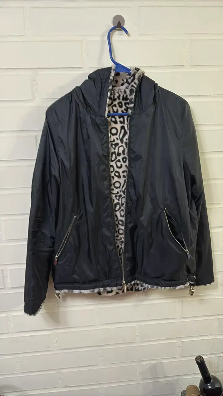 Chaqueta negra con forro de leopardo - 1