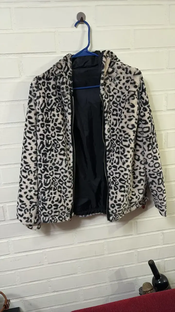Chaqueta negra con forro de leopardo - 3