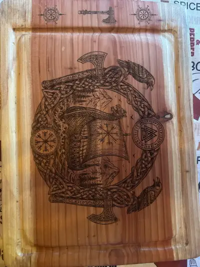 Tabla de cortar de madera grabada vikinga y otros - miniatura 1