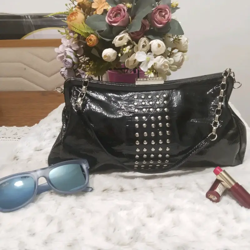 Mochila de cuero amarilla con cierre frontal - 6