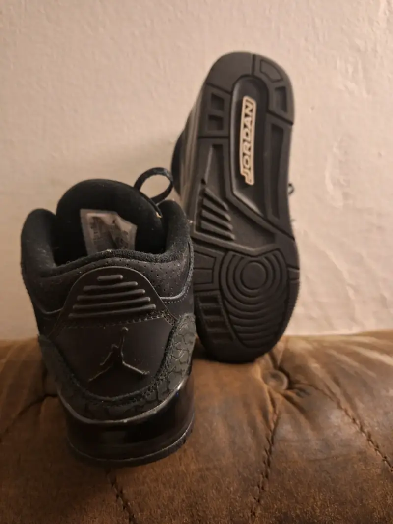 Zapatillas Jordan negras para niño - 1