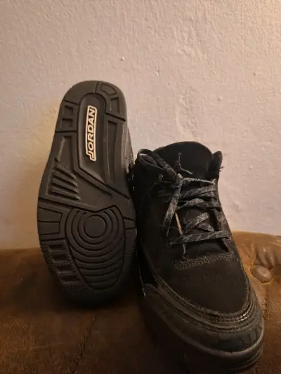Zapatillas Jordan negras para niño - miniatura 2