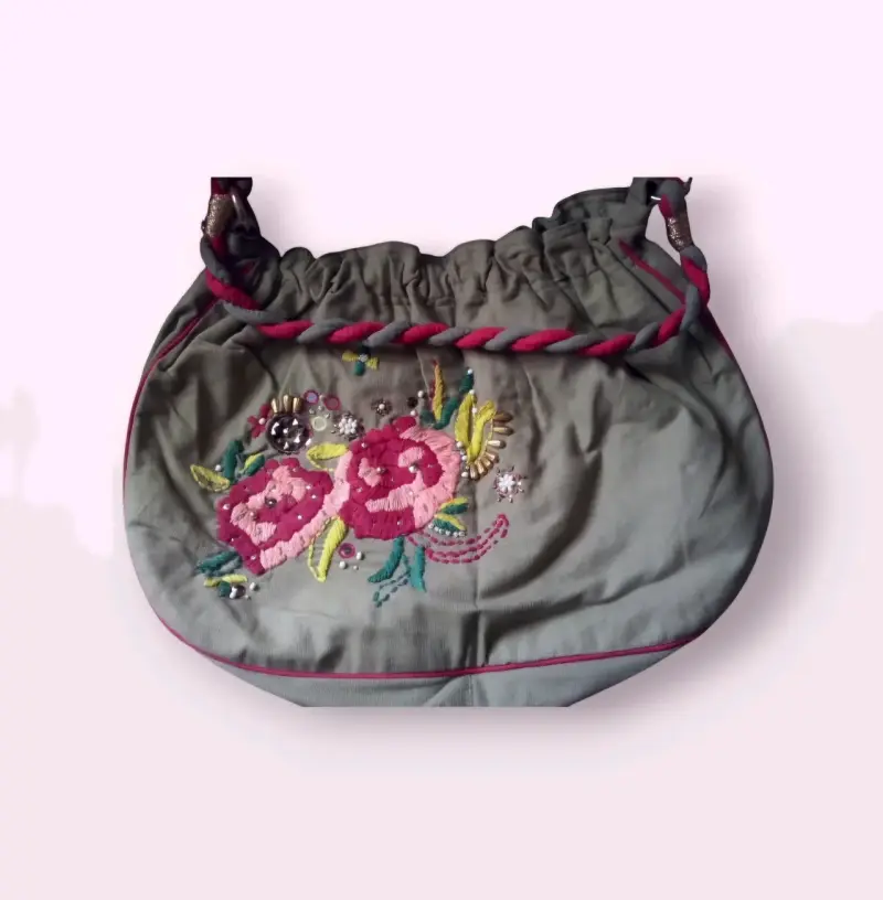 Bolso de tela bordado con flores - 1