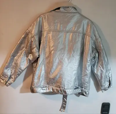 Chaqueta plateada de cuero sintético con forro - miniatura 3