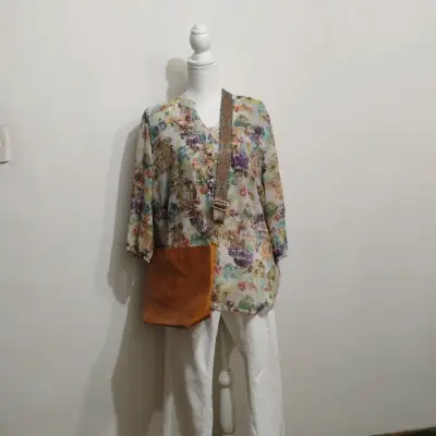 Blazer naranja de mujer con bolso beige - miniatura 3