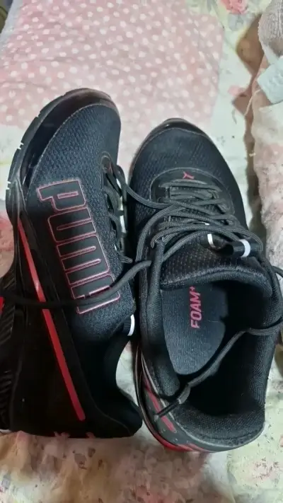 Zapatillas deportivas Puma negras y rojas - miniatura 1