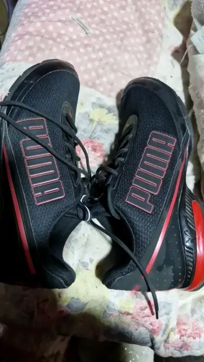 Zapatillas deportivas Puma negras y rojas - miniatura 4