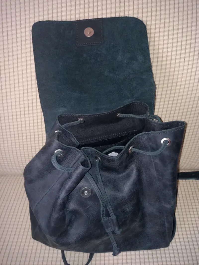 Mochila de cuero negra elegante - 4