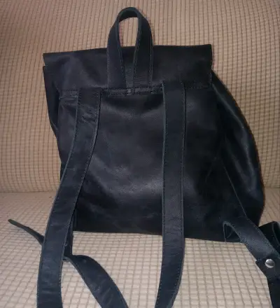 Mochila de cuero negra elegante - miniatura 6