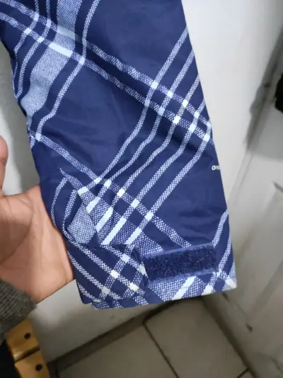 Chaqueta impermeable a cuadros azul para mujer - miniatura 3
