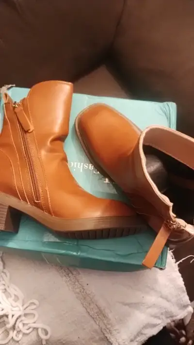 Botines de cuero marrón con tacón - miniatura 1