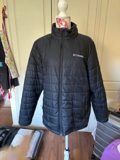 Chaqueta Columbia negra acolchada para invierno - miniatura 2
