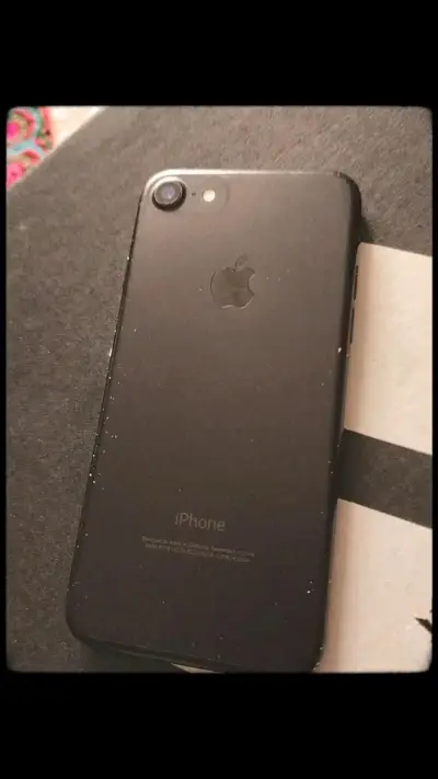 iPhone 7 negro en buen estado - miniatura 1