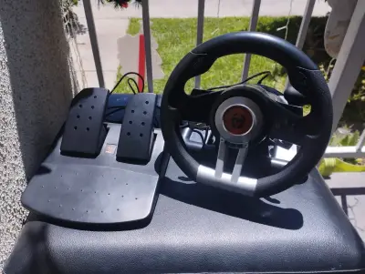 Volante y pedales Thrustmaster para PS4 - miniatura 1