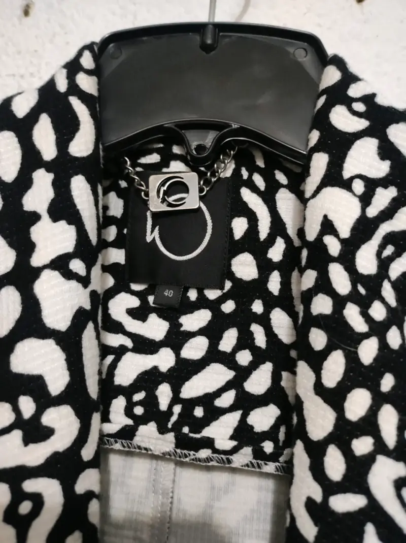 Abrigo estampado blanco y negro talla 40 - 1