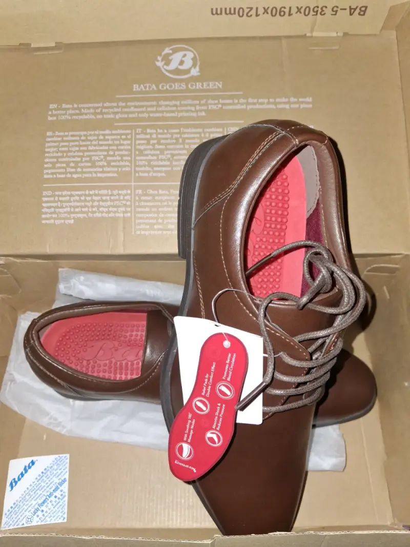 Zapatos formales Bata marrones nuevos - 1