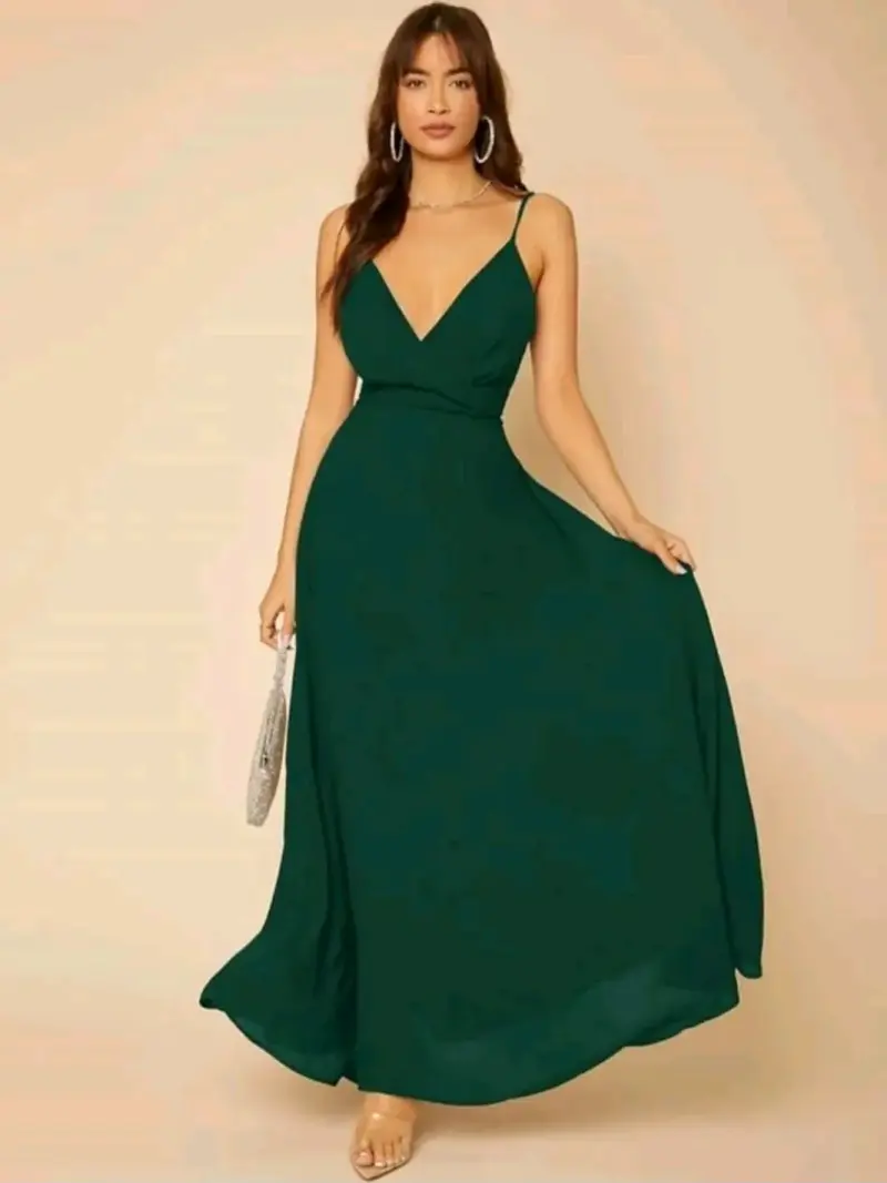 Vestido largo verde con abertura elegante - 4