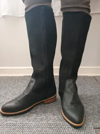 Botas largas negras de cuero y gamuza - miniatura 1