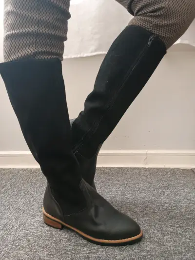 Botas largas negras de cuero y gamuza - miniatura 2