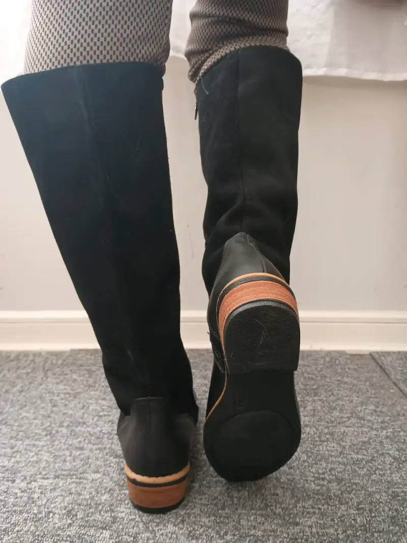 Botas largas negras de cuero y gamuza - 3