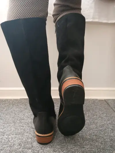 Botas largas negras de cuero y gamuza - miniatura 3