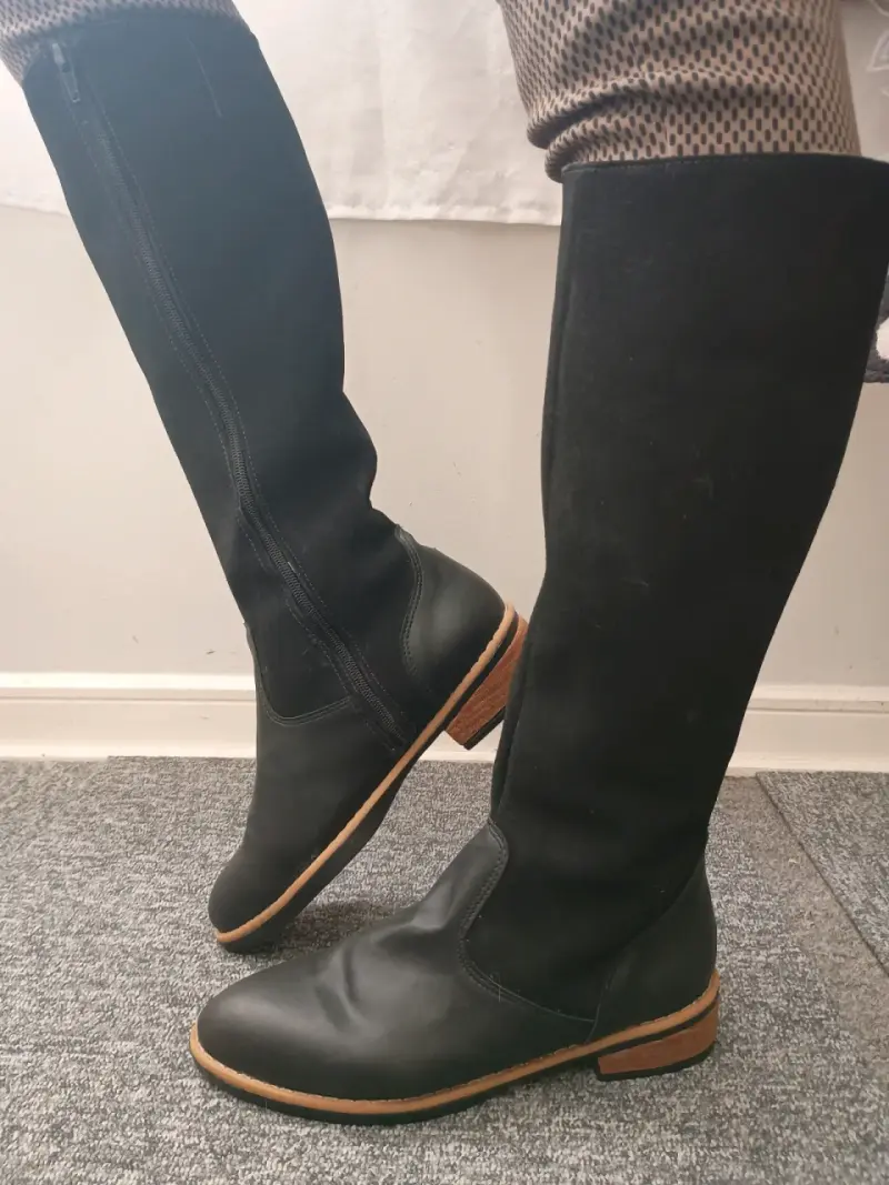 Botas largas negras de cuero y gamuza - 4