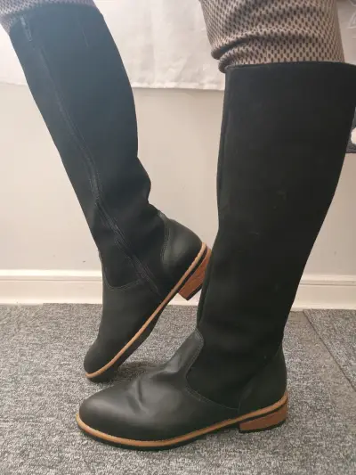 Botas largas negras de cuero y gamuza - miniatura 4