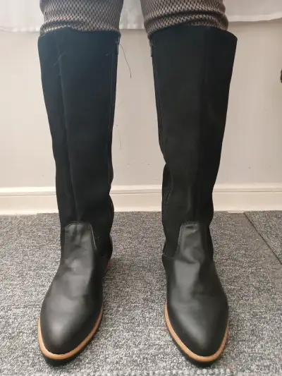 Botas largas negras de cuero y gamuza - miniatura 5