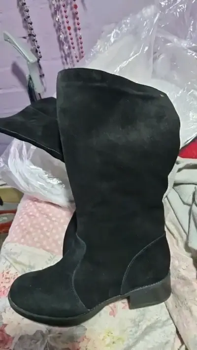Botas negras de gamuza con cierre lateral - miniatura 2