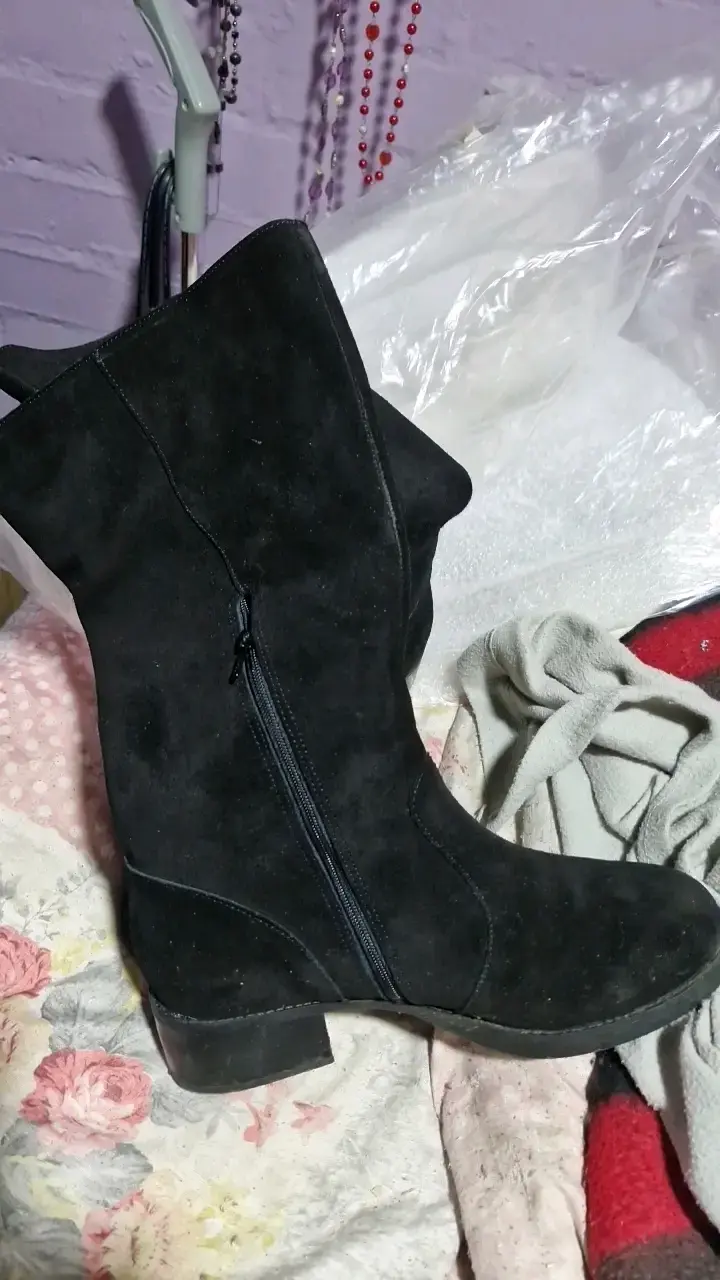 Botas negras de gamuza con cierre lateral - 3