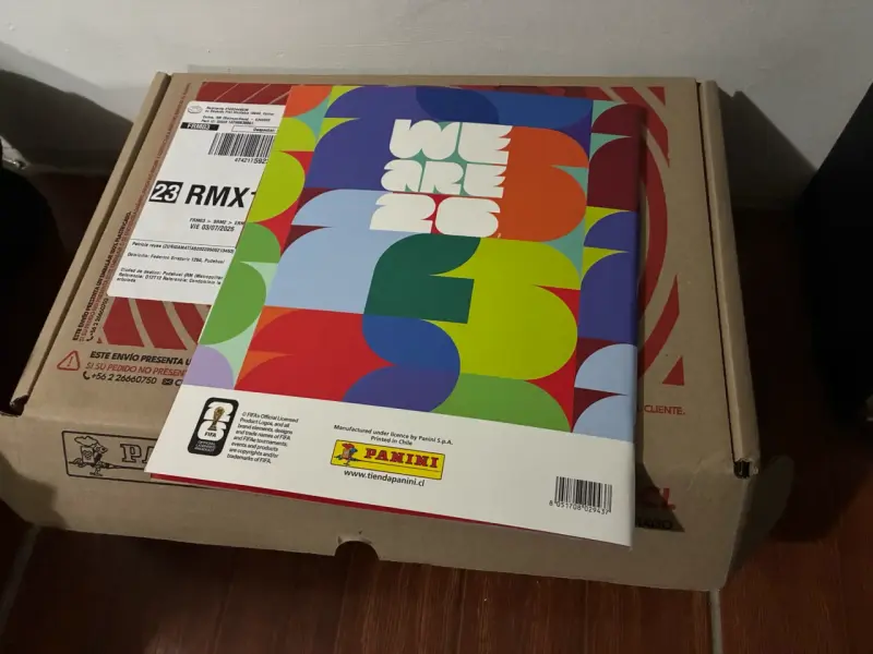Álbum Panini Mundial FIFA 2026 con caja - 2