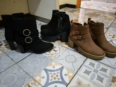 Botines de mujer en negro y marrón con hebillas - miniatura 1