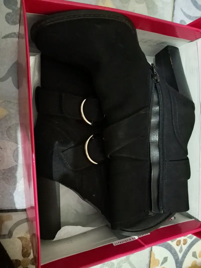Botines de mujer en negro y marrón con hebillas - 3