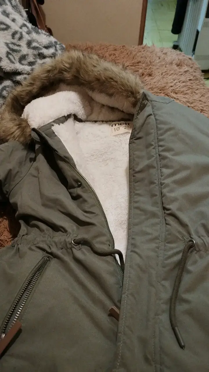 Parka verde con capucha de piel sintética - 1