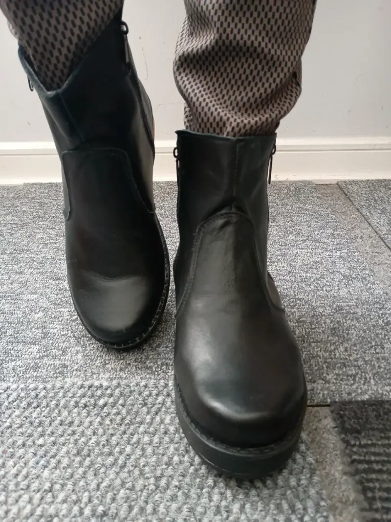 Botines de cuero negro con cierre lateral - 3